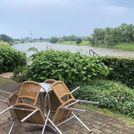 Thuiskomen, Genieten Aan Het Water
